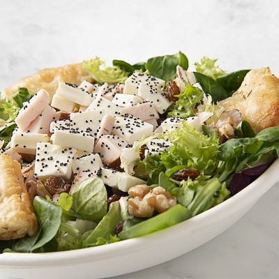Ensalada pollo asado y queso fresco
